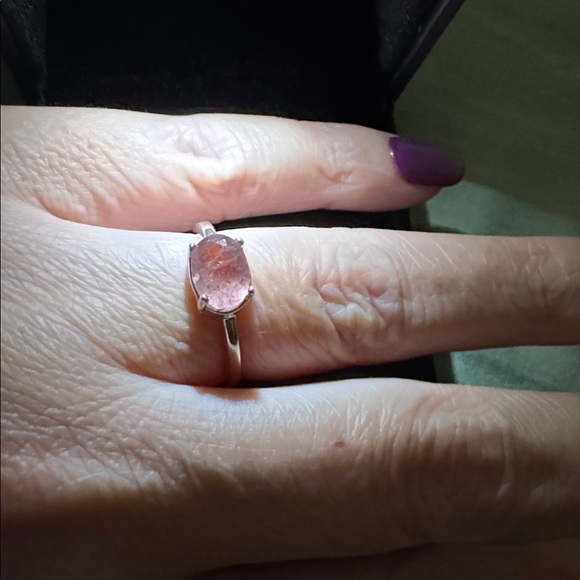 No Brand Jewelry - 1.3ct Strawberry Quartz, East/West oval cut solitaire ring in Sterling Silver
